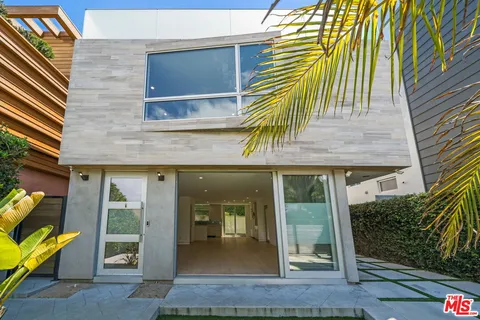 $9,900 | 808 Brooks Avenue, Venice, CA 90291