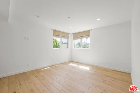 $9,900 | 808 Brooks Avenue, Venice, CA 90291