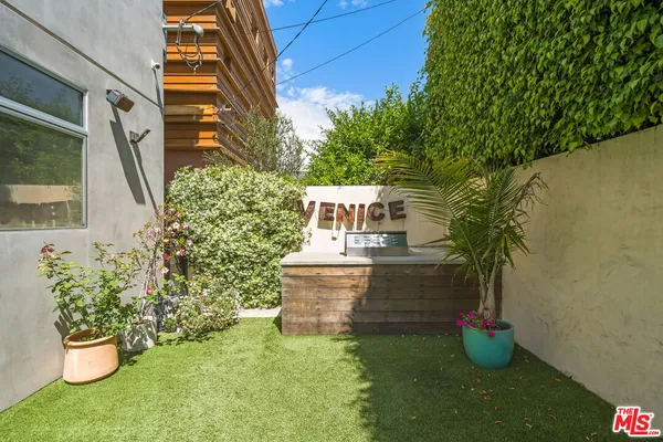 $9,900 | 808 Brooks Avenue, Venice, CA 90291
