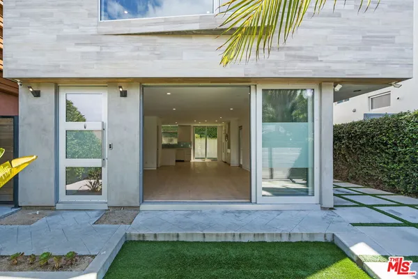 $9,900 | 808 Brooks Avenue, Venice, CA 90291