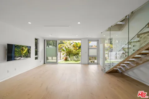 $9,900 | 808 Brooks Avenue, Venice, CA 90291