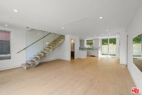 $9,900 | 808 Brooks Avenue, Venice, CA 90291