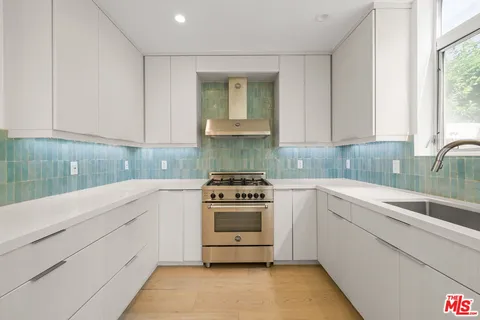 $9,900 | 808 Brooks Avenue, Venice, CA 90291