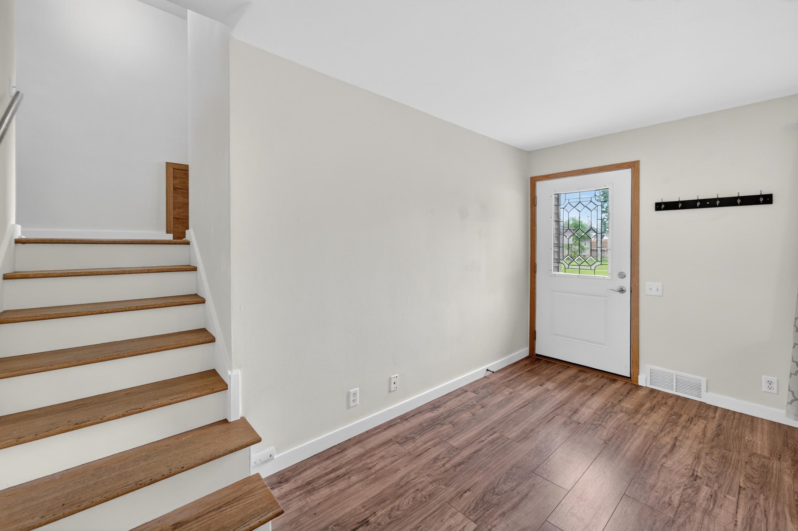 203 Fairview Court Waunakee, WI 53597 - Photo 2 of 22