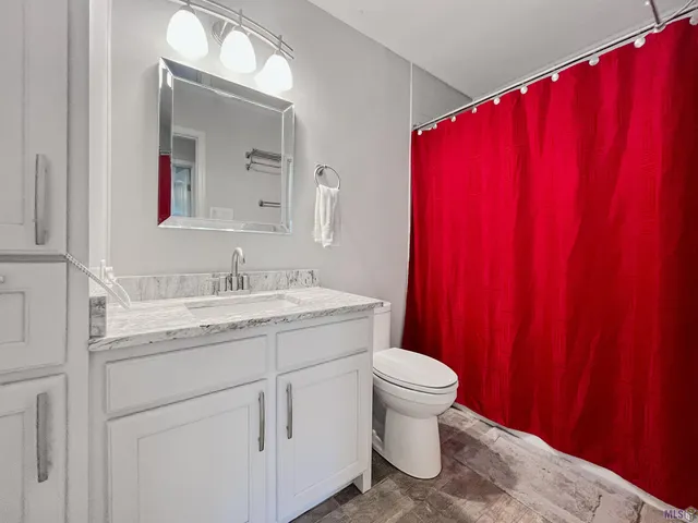 $2,000 | 3822 Country View Drive, Baton Rouge, LA 70817