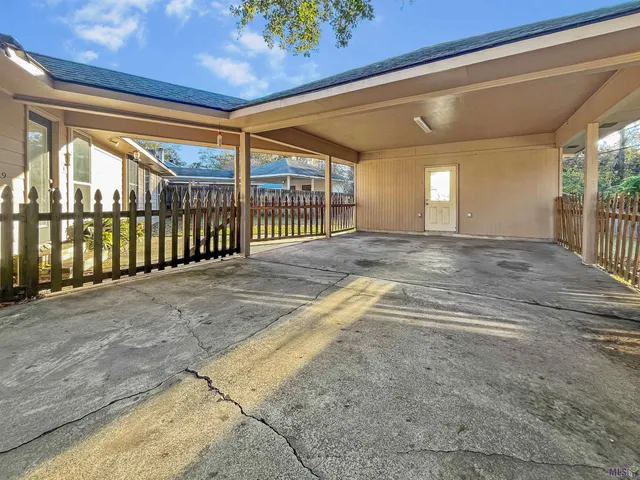 $2,000 | 3822 Country View Drive, Baton Rouge, LA 70817