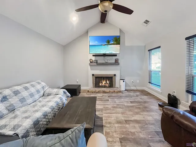 $2,000 | 3822 Country View Drive, Baton Rouge, LA 70817