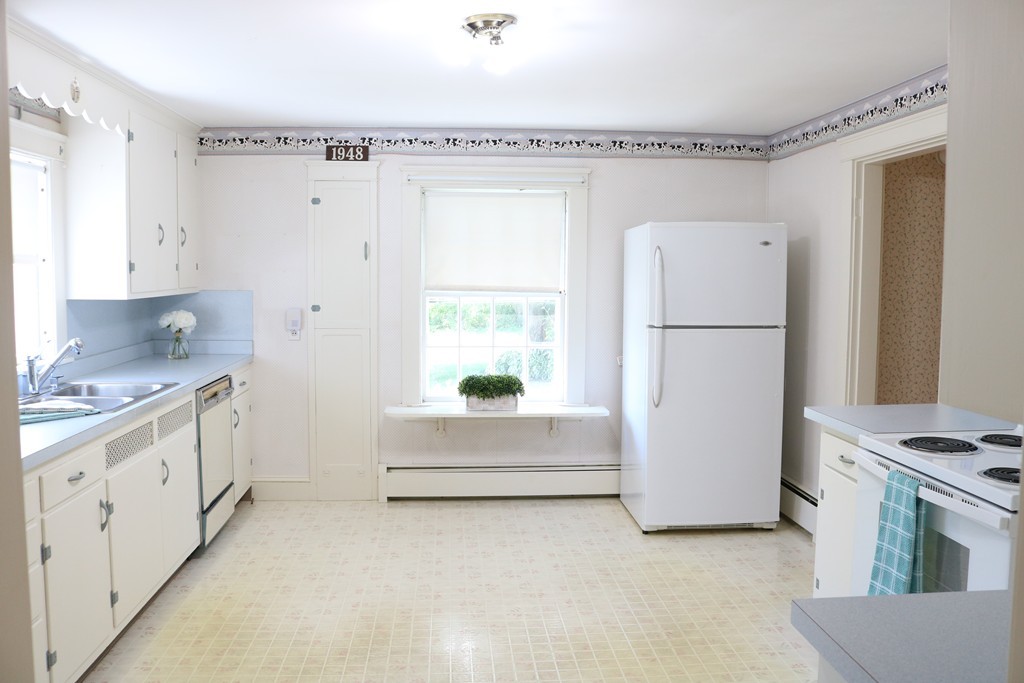 21 Uxbridge Road Sutton, MA 01590 - Photo 9 of 30