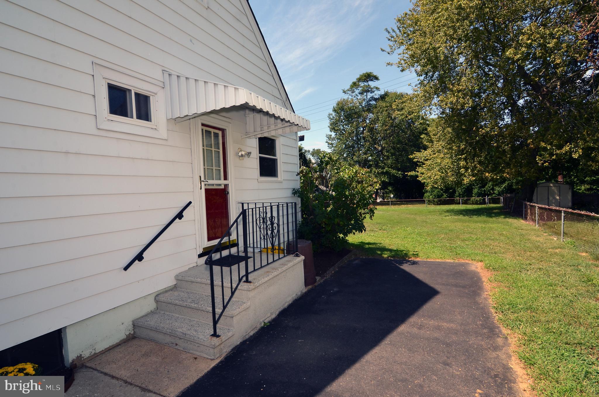 18 Petty Ridge Road Hamilton, NJ 08620 - Photo 22 of 26 Exterior Side