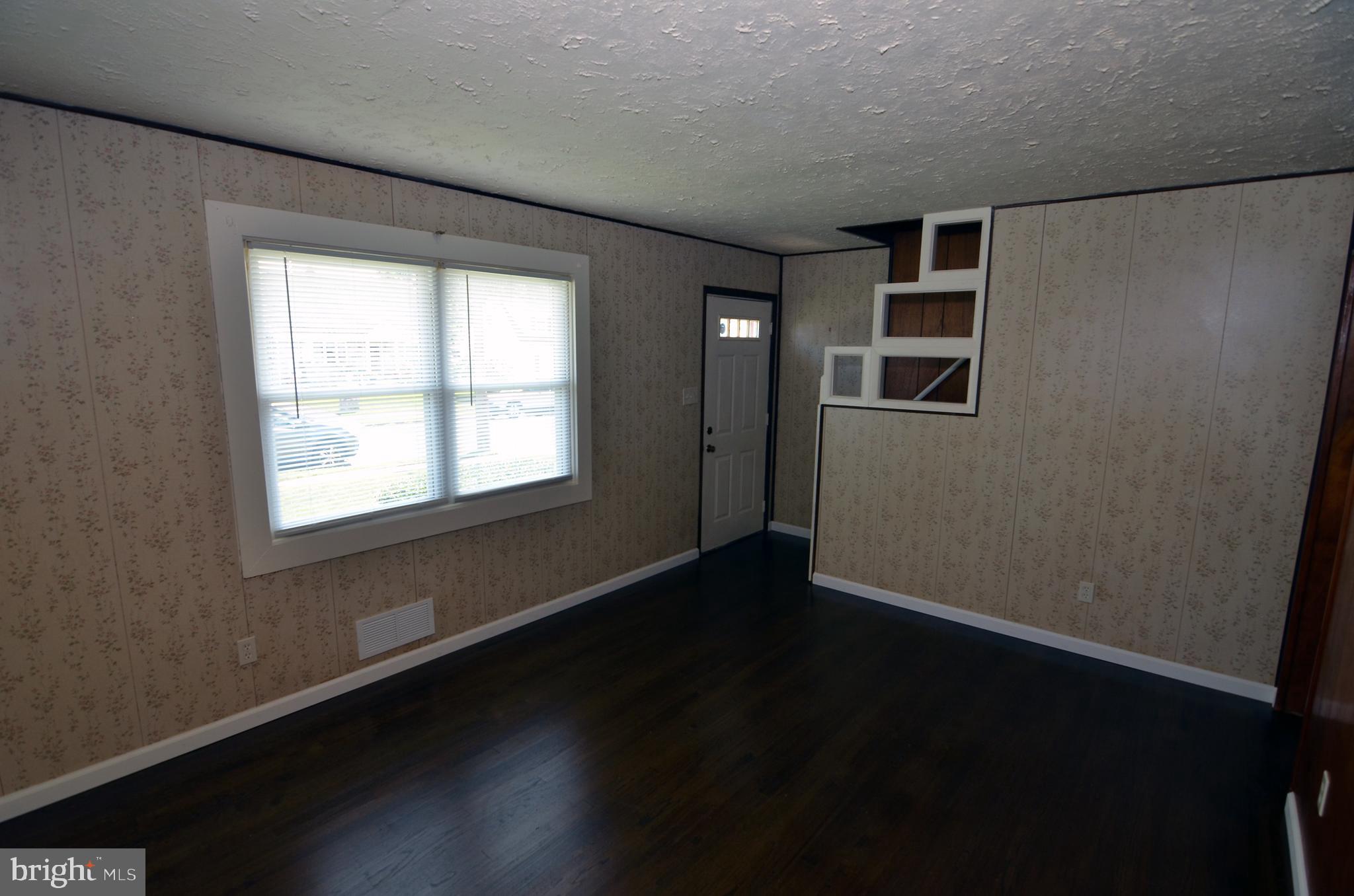 18 Petty Ridge Road Hamilton, NJ 08620 - Photo 5 of 26 Living Room