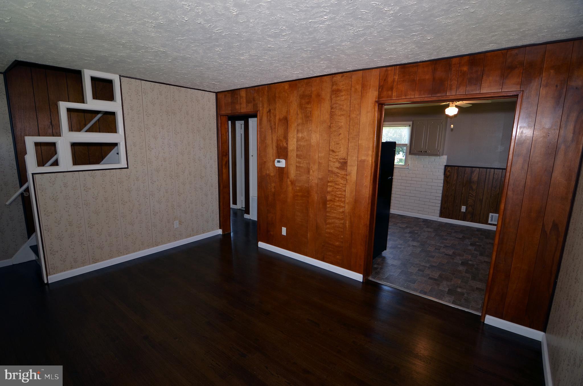 18 Petty Ridge Road Hamilton, NJ 08620 - Photo 6 of 26 Living Room