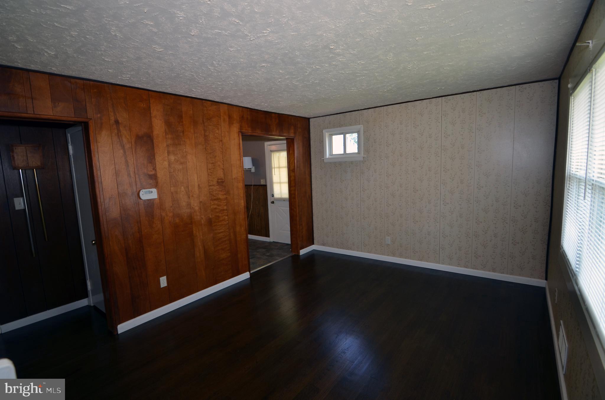 18 Petty Ridge Road Hamilton, NJ 08620 - Photo 7 of 26 Living Room