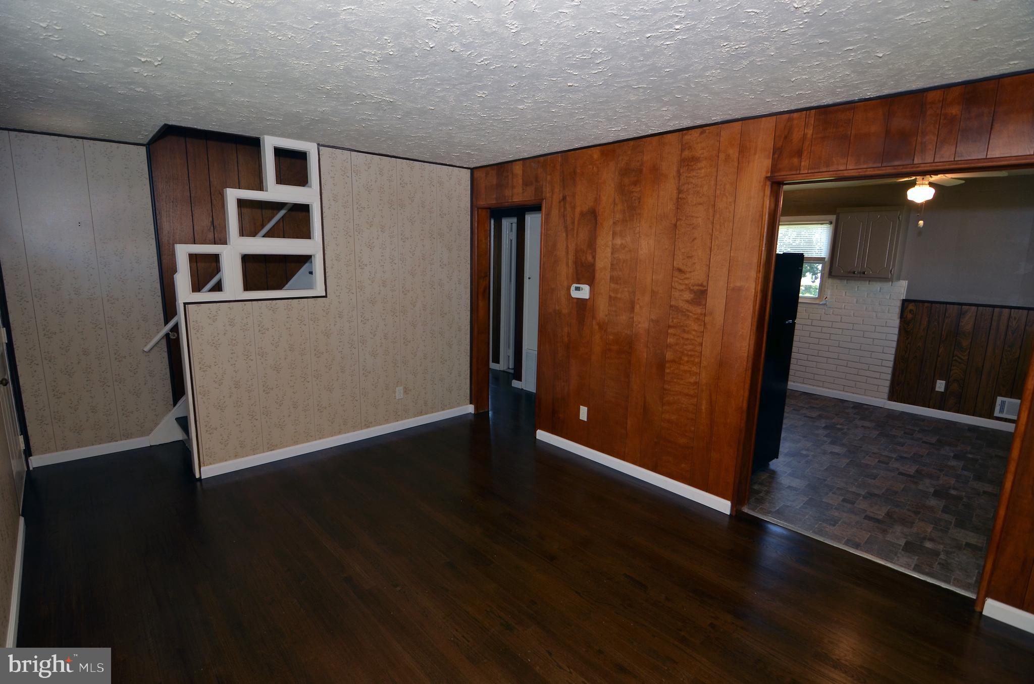 18 Petty Ridge Road Hamilton, NJ 08620 - Photo 8 of 26 Living Room