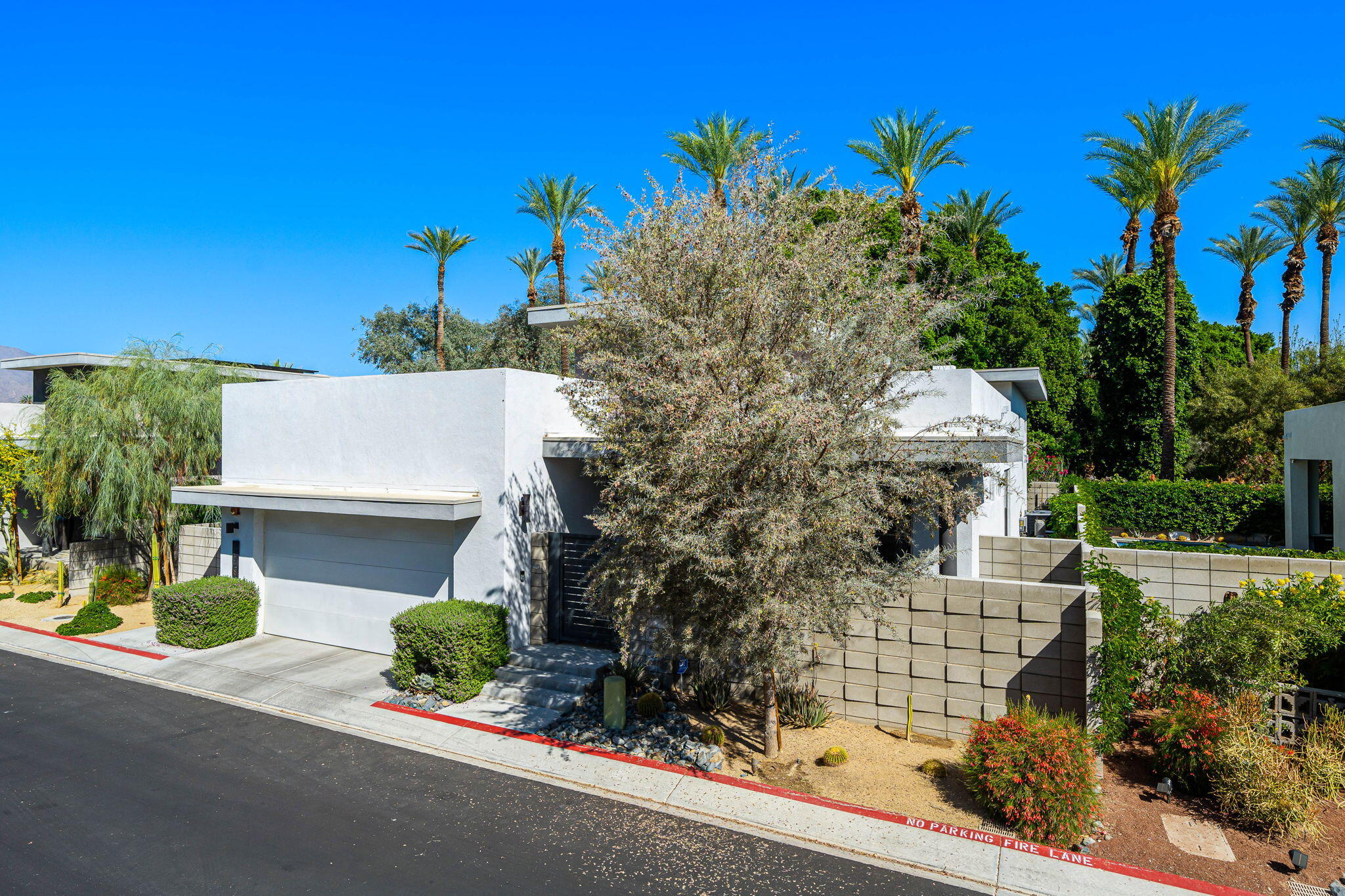 67728 Filmore Road Cathedral City, CA 92234 - Photo 2 of 55 2-web-or-mls-JVFilmore_OPMG_0326_002