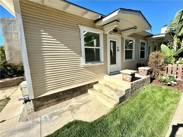 $3,000 | 108 South Guadalupe Avenue, Unit B, Redondo Beach, CA 90277