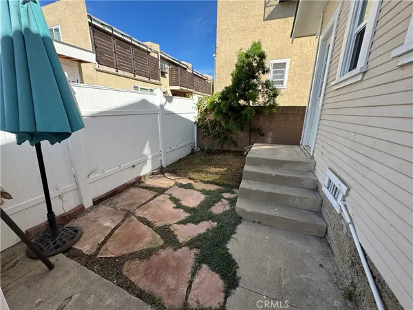 $3,000 | 108 South Guadalupe Avenue, Unit B, Redondo Beach, CA 90277