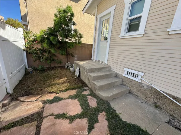 $3,000 | 108 South Guadalupe Avenue, Unit B, Redondo Beach, CA 90277