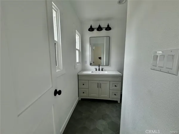 $3,000 | 108 South Guadalupe Avenue, Unit B, Redondo Beach, CA 90277