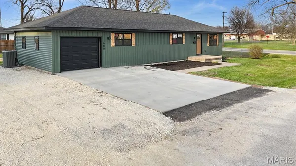 $329,000 | 905 West Maple Street, Bowling Green, MO 63334