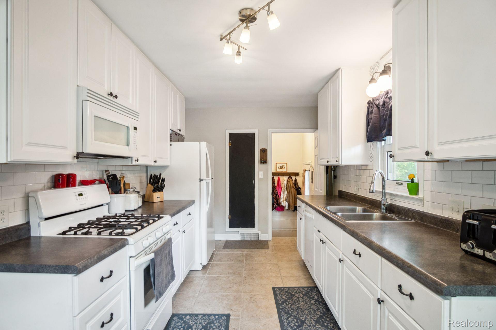 2255 Vivian Road Monroe, MI 48162 - Photo 4 of 17 Gallery Image 4
