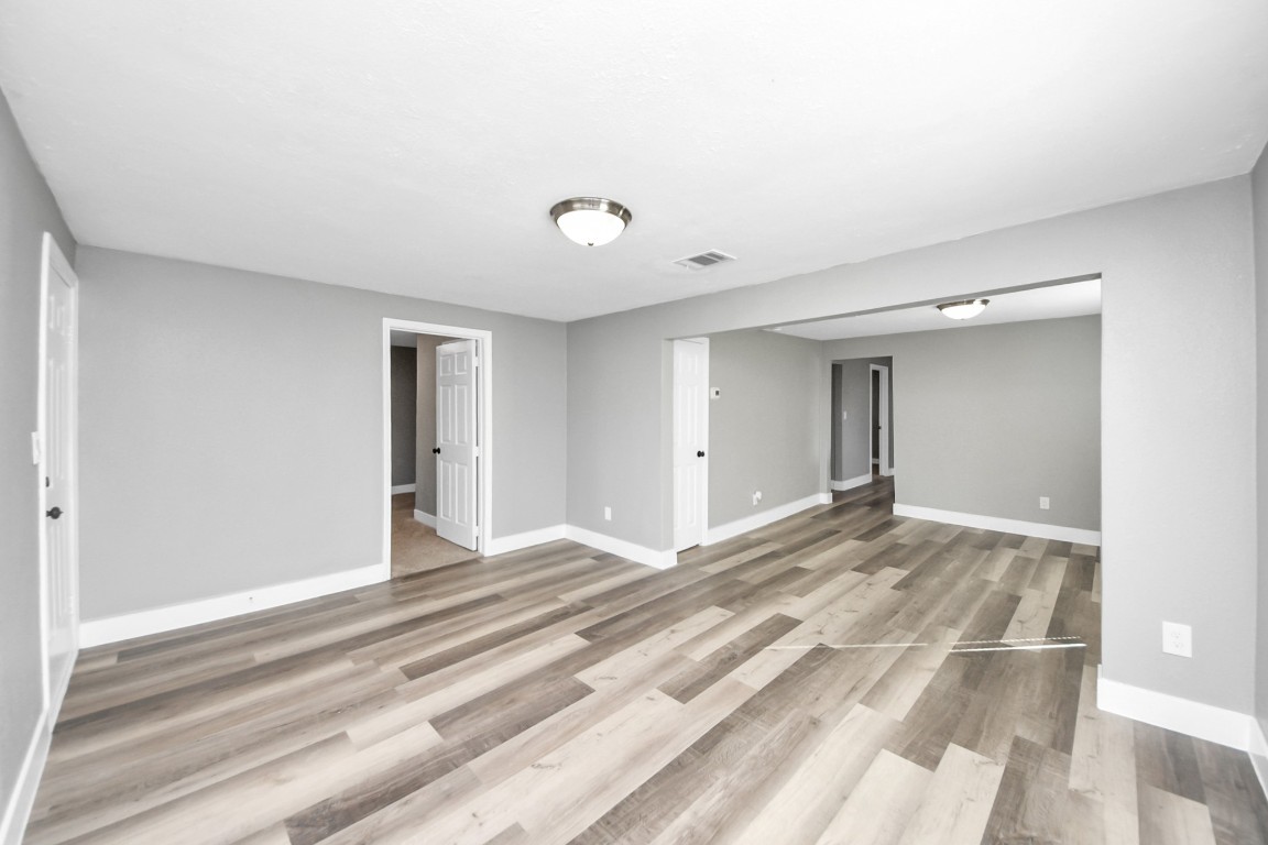 3206 Melbourne Street Houston, TX 77026 - Photo 19 of 41 a view of a livingroom with wooden floor and a bathroom