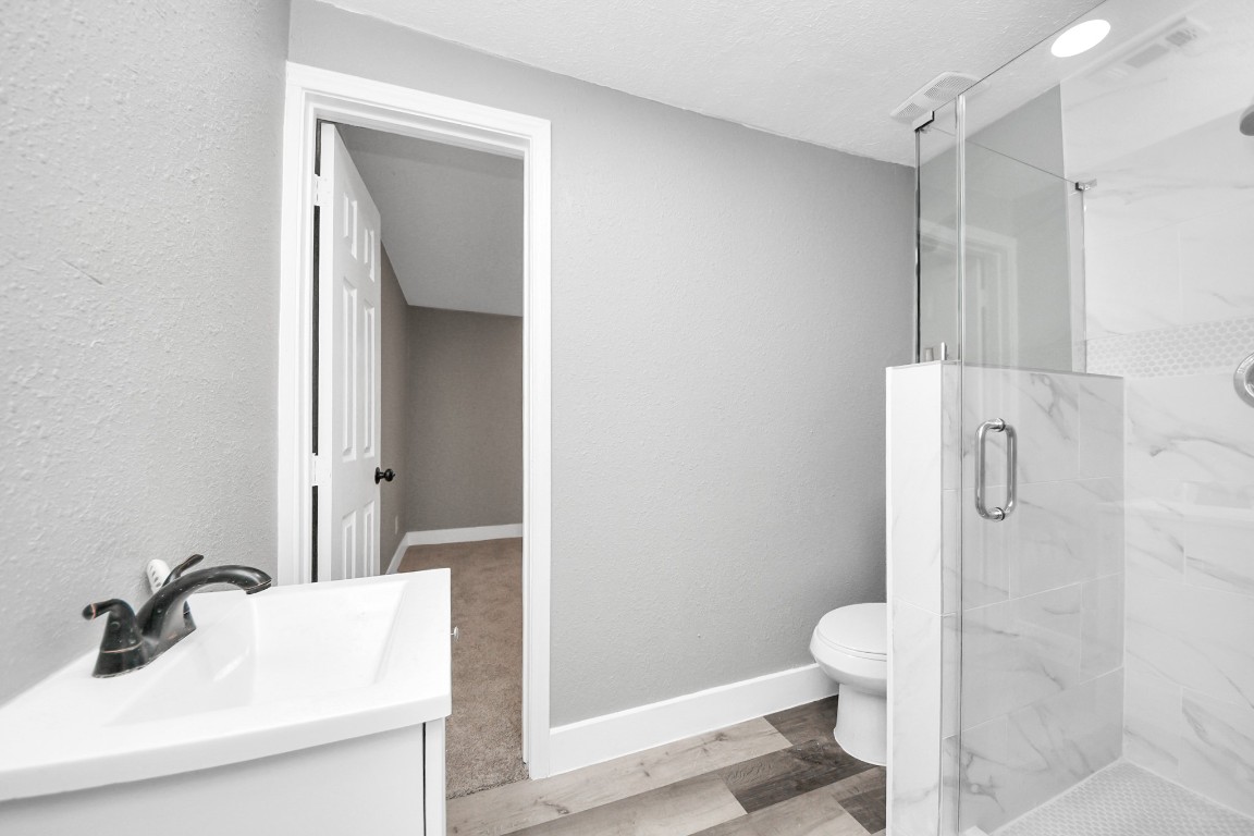 3206 Melbourne Street Houston, TX 77026 - Photo 23 of 41 a bathroom with a sink toilet and shower
