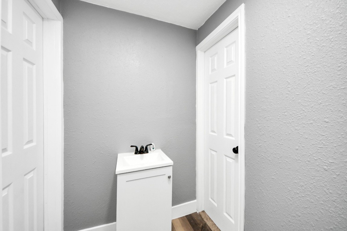 3206 Melbourne Street Houston, TX 77026 - Photo 40 of 41 a utility room with dryer and washer