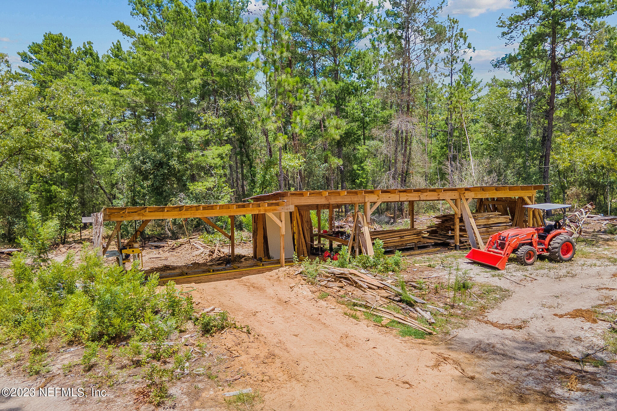 7730 Ranchette Road Keystone Heights, FL 32656 - Photo 21 of 30 an outdoor space with patio and white umbrellas