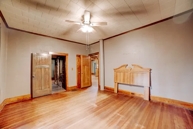 a view of a yard in front of house