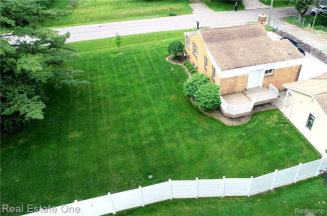 2064 Grace Avenue Rochester, MI 48309 - Photo 7 of 20 6.JPG