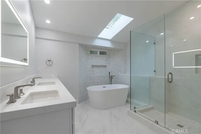 $9,500 | 633 Vista Bonita, Newport Beach, CA 92660