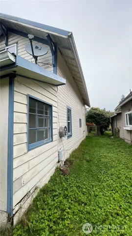 a view of a house with a small yard and plants