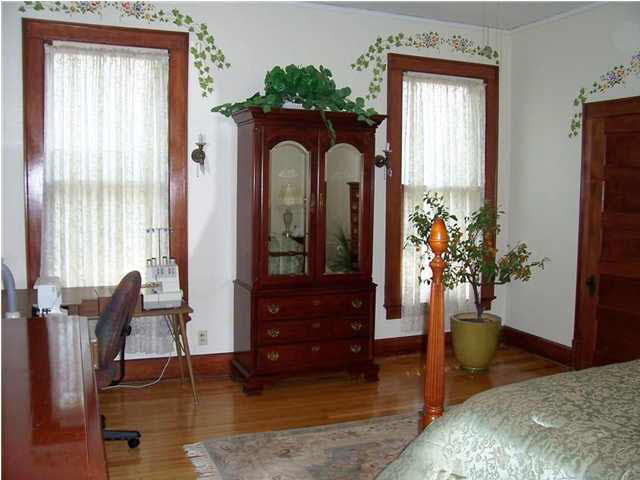 1101 Southeast Riverside Drive Evansville, IN 47713 - Photo 10 of 22 Gallery Image 10