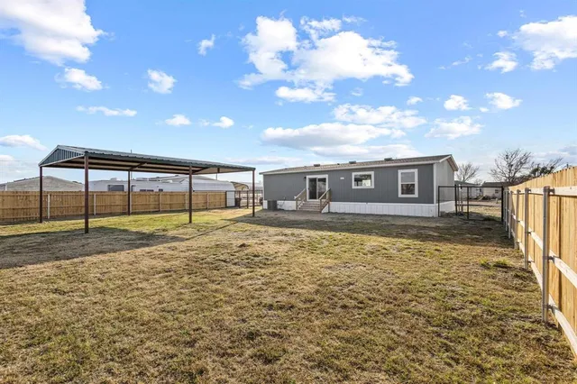 a view of a house with a backyard