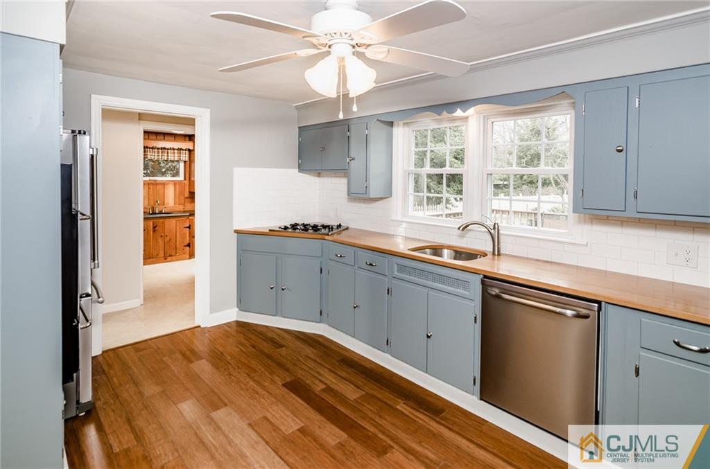127 Plainsboro Road Cranbury, NJ 08512 - Photo 9 of 25 a kitchen with a sink and cabinets