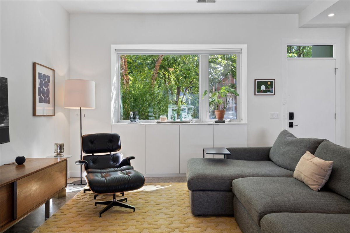 2638 North Ridgeway Avenue Chicago, IL 60647 - Photo 6 of 31 a living room with furniture and a window