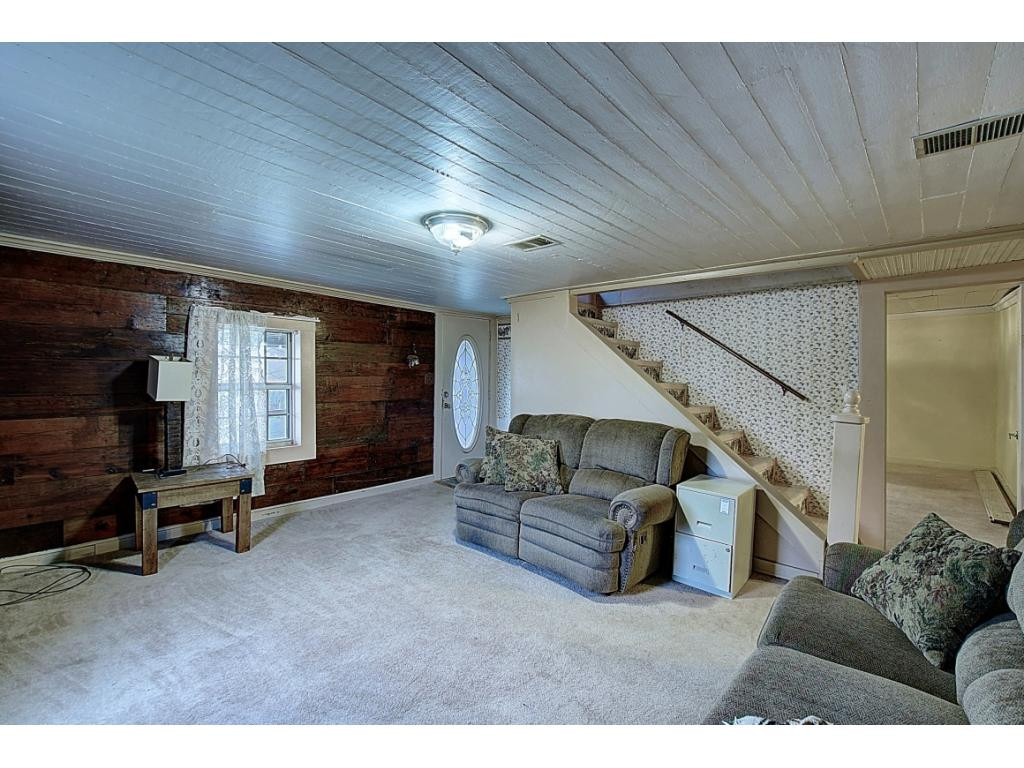 3025 St James Road Greeneville, TN 37743 - Photo 4 of 35 Farmhouse Living Room
