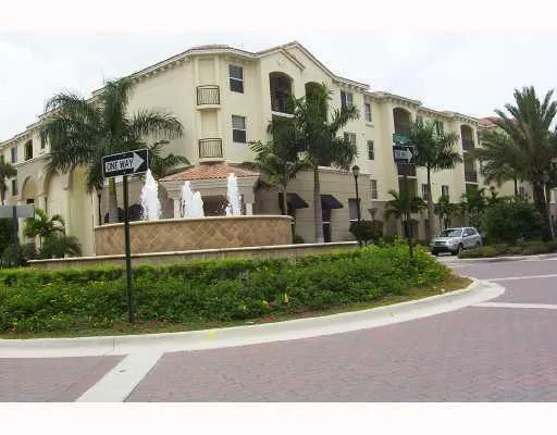 $1,975 | 4 Renaissance Way, Unit 302, Boynton Beach, FL 33426