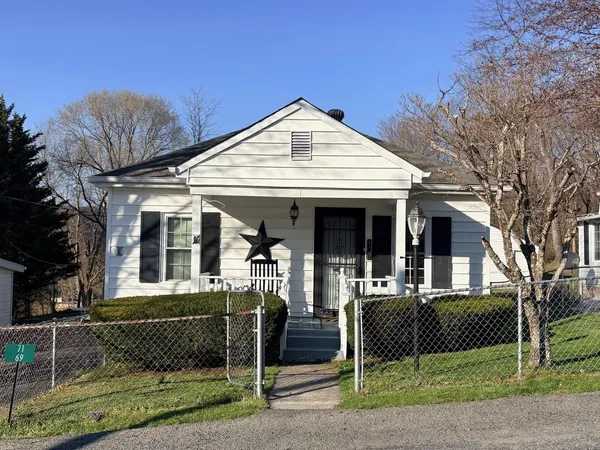 $190,000 | 71 Kingstown Lane, Hot Springs, VA 24445