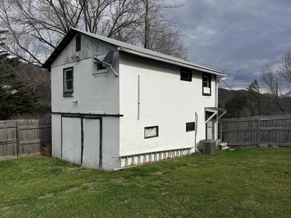 $190,000 | 71 Kingstown Lane, Hot Springs, VA 24445