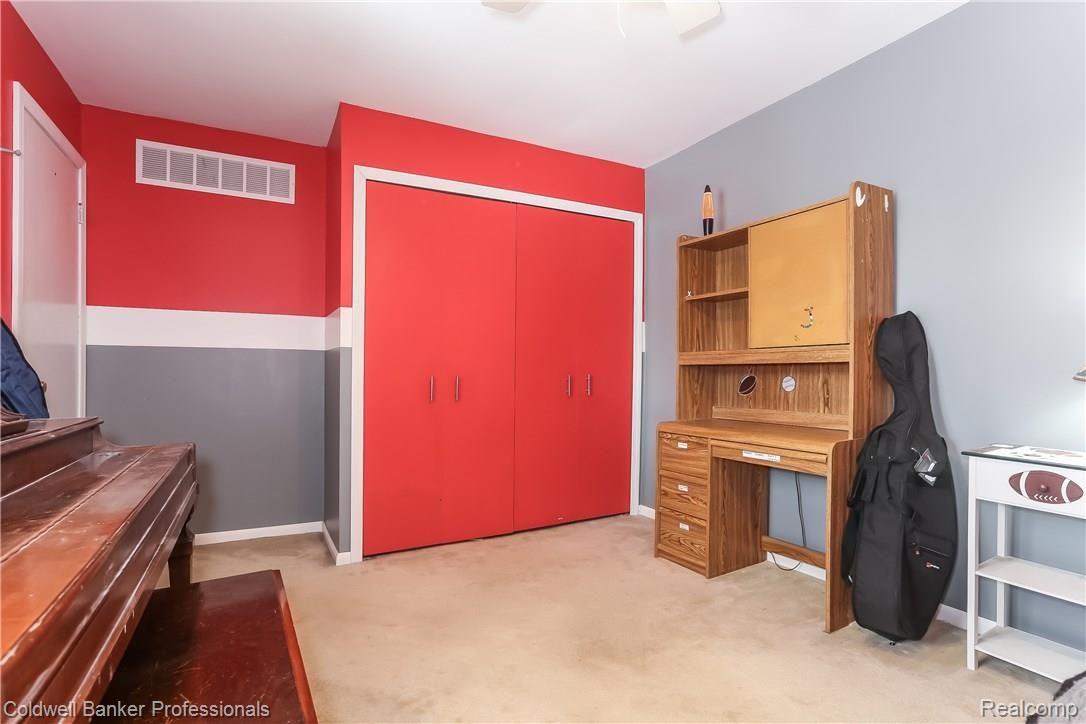 14001 Newburgh Road Livonia, MI 48150 - Photo 18 of 39 018-Bedroom-5284011-large.jpg