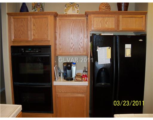 268 Violet Note Street Henderson, NV 89074 - Photo 4 of 20 Kitchen.
