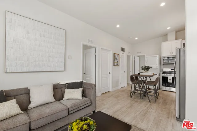 $189,950 | 8250 Lankershim Boulevard, Unit 192, North Hollywood, CA 91605