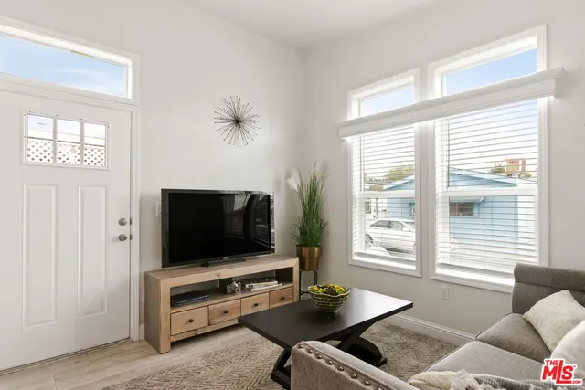 $189,950 | 8250 Lankershim Boulevard, Unit 192, North Hollywood, CA 91605