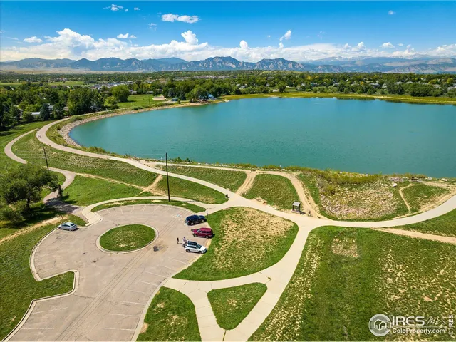 a view of a outdoor space