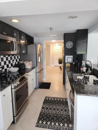 $8,000 | 899 Jeffery Street, Unit 701, Boca Raton, FL 33487