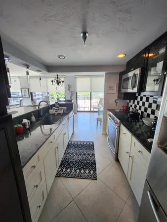 $8,000 | 899 Jeffery Street, Unit 701, Boca Raton, FL 33487