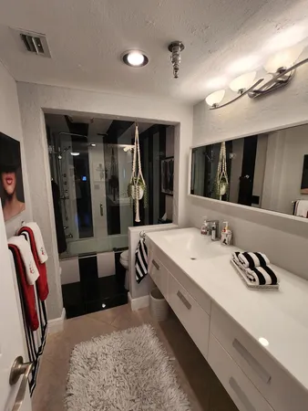 $8,000 | 899 Jeffery Street, Unit 701, Boca Raton, FL 33487