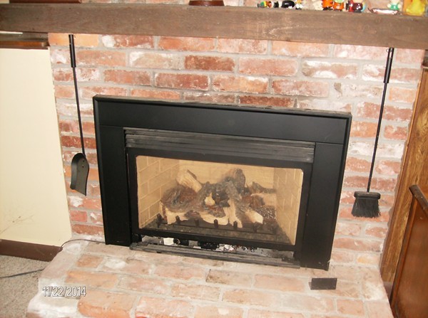 102 West Millbury Road Sutton, MA 01590 - Photo 6 of 24 a view of fireplace with wooden floor