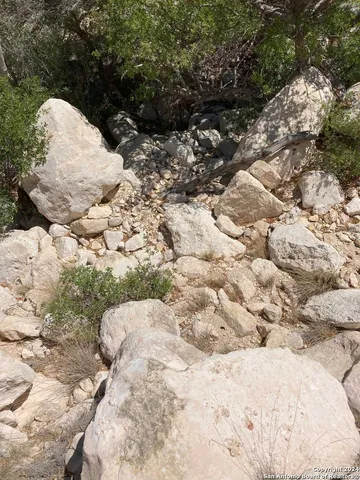 $16,000,000 | 985 County Road 414, Ozona, TX 76943